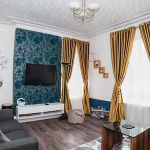 Apartment Centre Flat: 2-bedroom With Parking, Aberdeen
